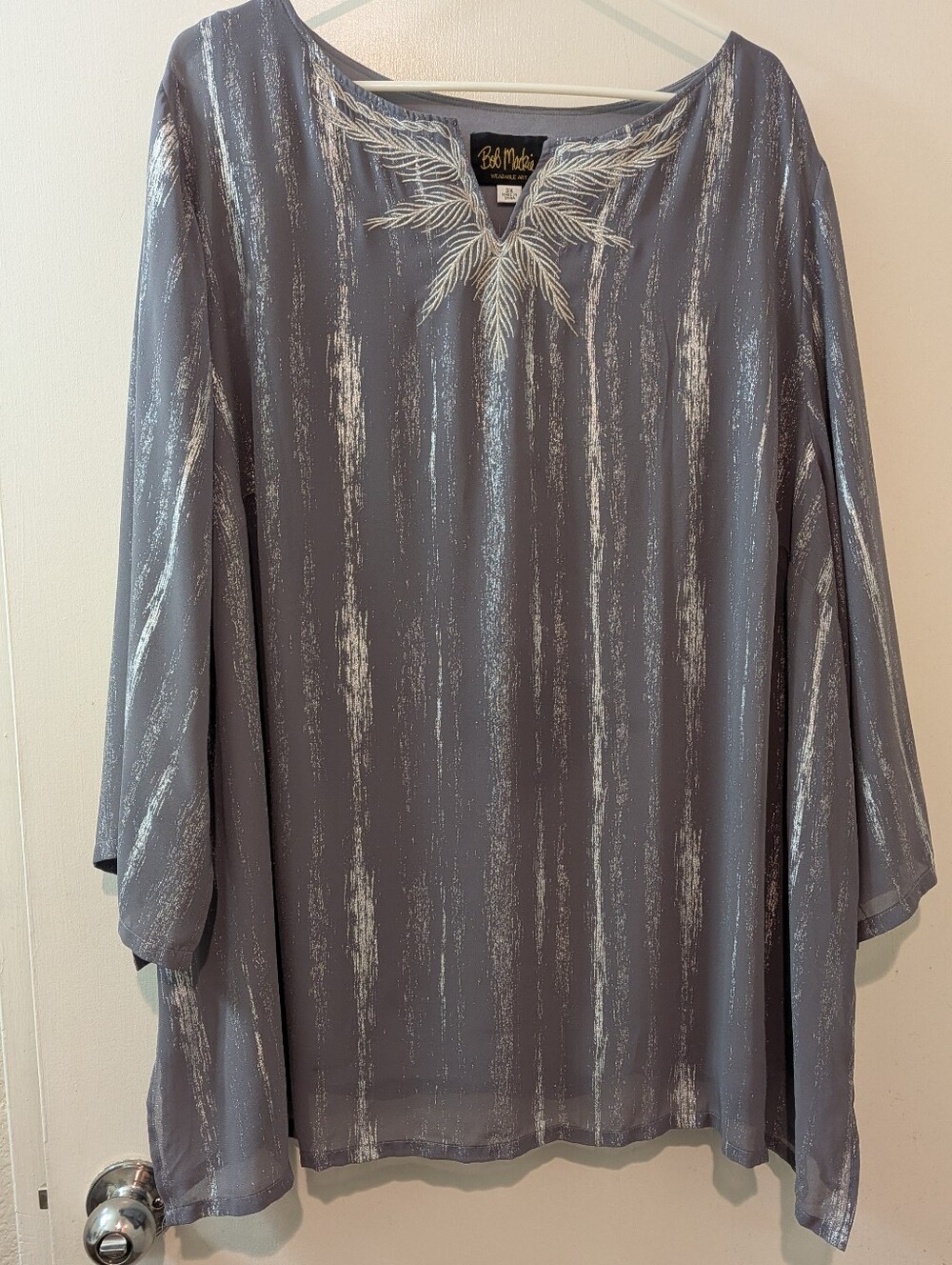 Bob Mackie Gray With Silver Metallic Pattern V-Neck Women's Top Size 3X